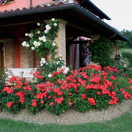 Farmház Agriturismo La Rosa Tea Urbania