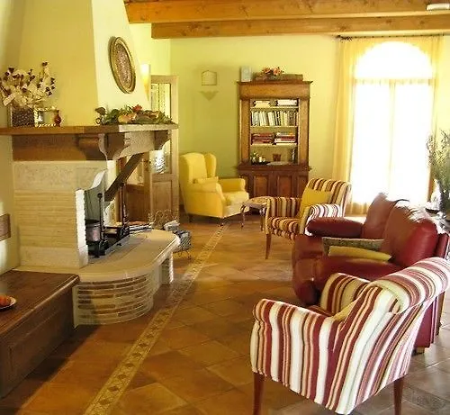 Agriturismo La Rosa Tea Farmház Urbania